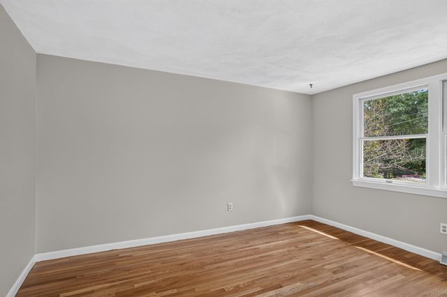 14 Fred St, Burlington, MA 01803