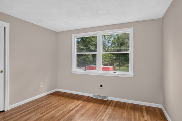 14 Fred St, Burlington, MA 01803