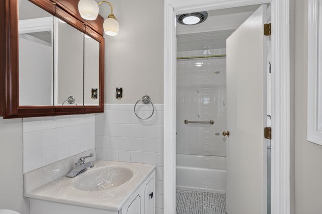14 Fred St, Burlington, MA 01803