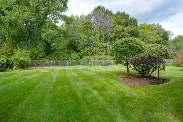 14 Fred St, Burlington, MA 01803