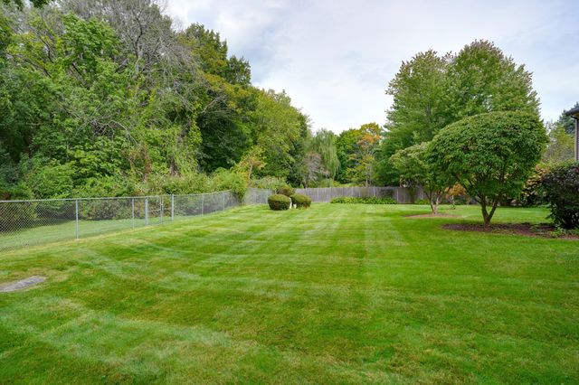 14 Fred St, Burlington, MA 01803