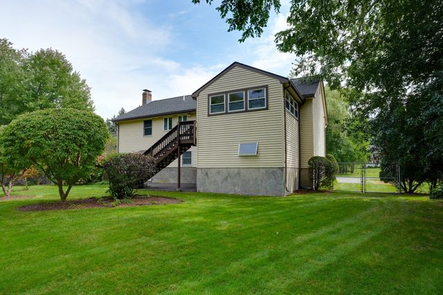 14 Fred St, Burlington, MA 01803