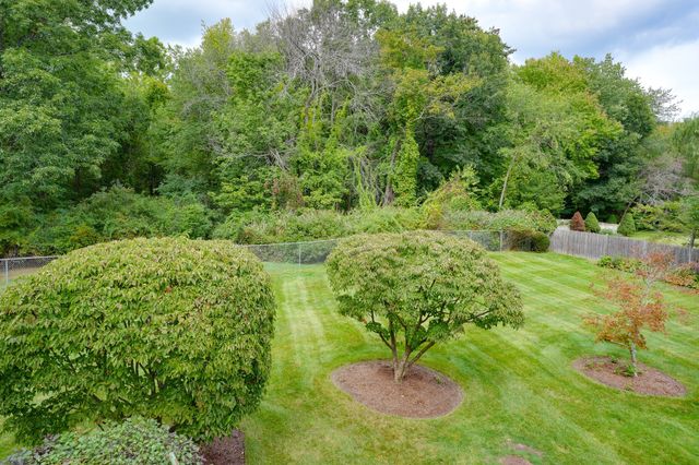14 Fred St, Burlington, MA 01803