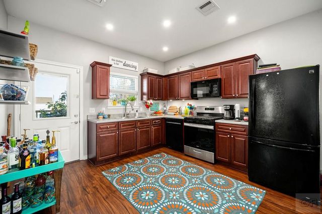 710 35th Street, Galveston, TX 77550