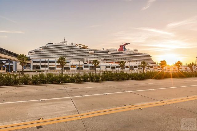 710 35th Street, Galveston, TX 77550