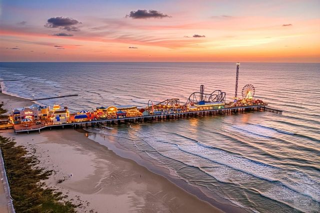 710 35th Street, Galveston, TX 77550