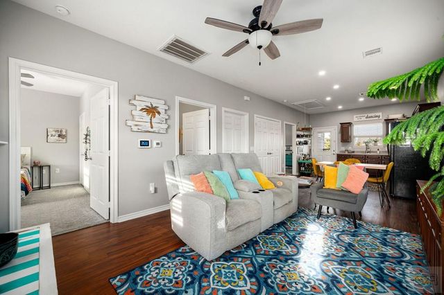 710 35th Street, Galveston, TX 77550