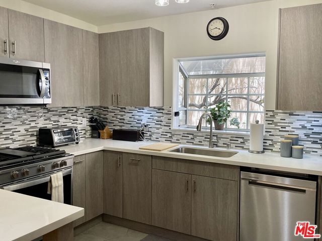 146 S Clark Drive 102, Los Angeles, CA 90048