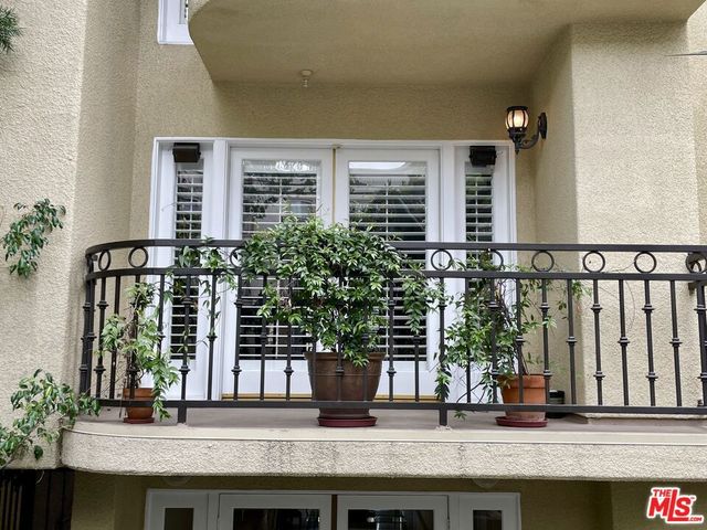 146 S Clark Drive 102, Los Angeles, CA 90048