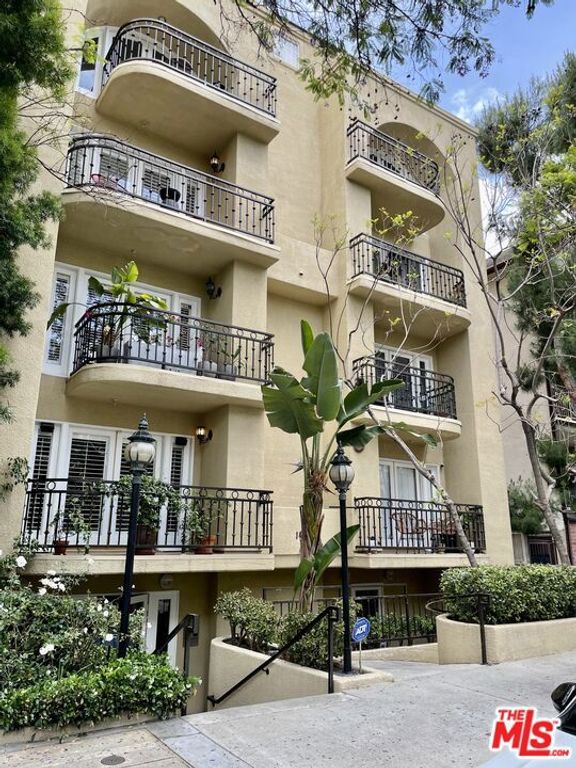 146 S Clark Drive 102, Los Angeles, CA 90048