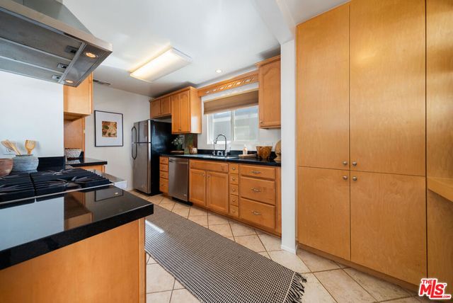 3945 Lyceum Avenue, Los Angeles, CA 90066