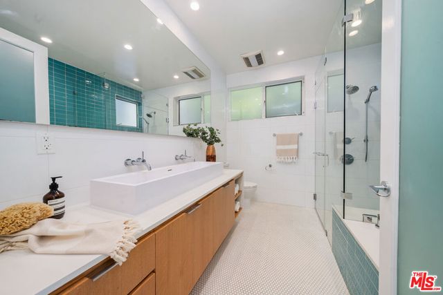 3945 Lyceum Avenue, Los Angeles, CA 90066
