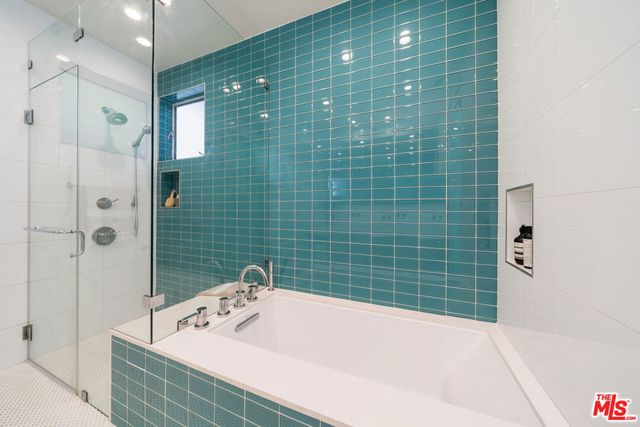 3945 Lyceum Avenue, Los Angeles, CA 90066