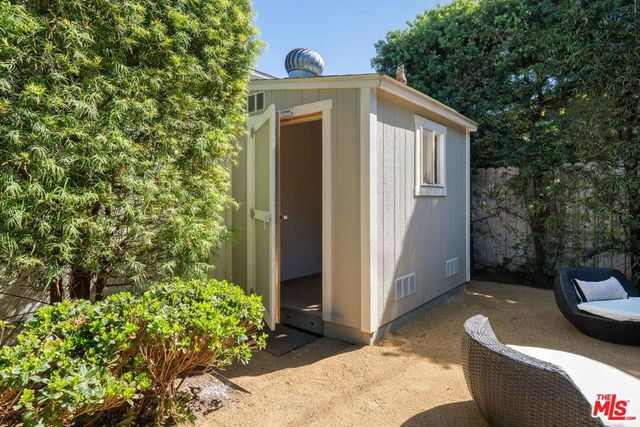 3945 Lyceum Avenue, Los Angeles, CA 90066