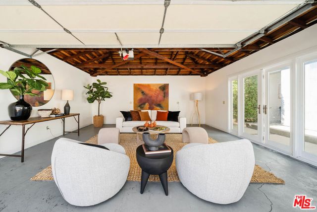 3945 Lyceum Avenue, Los Angeles, CA 90066