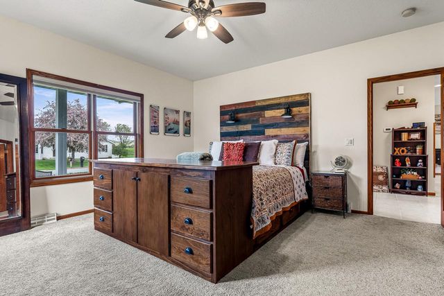 W7885 Country AVENUE, Holmen, WI 54636
