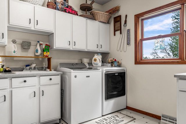 W7885 Country AVENUE, Holmen, WI 54636