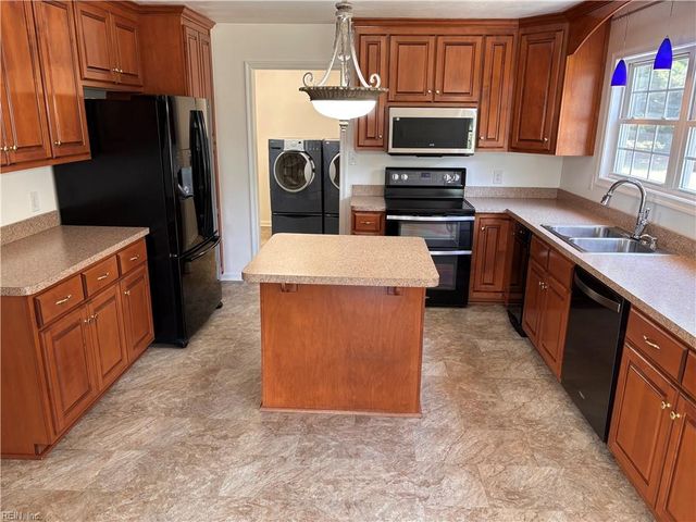 926 Freeman Mill RD, Suffolk, VA 23438