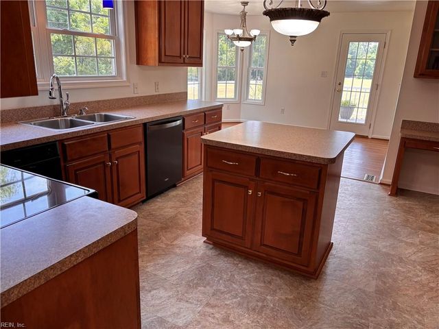926 Freeman Mill RD, Suffolk, VA 23438