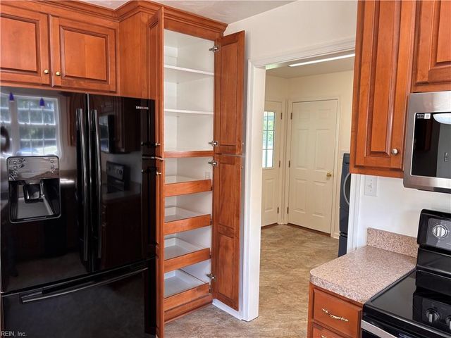 926 Freeman Mill RD, Suffolk, VA 23438