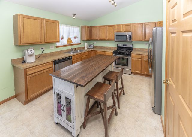 1102 Nikki Court, Joliet, IL 60431