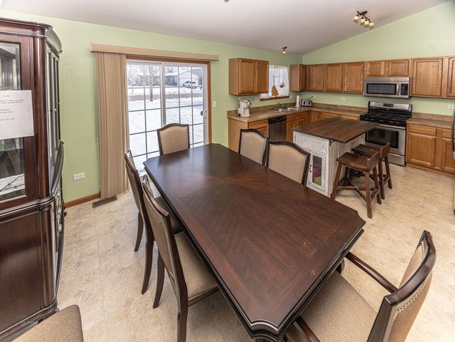 1102 Nikki Court, Joliet, IL 60431