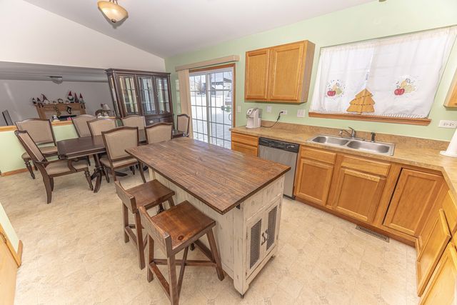 1102 Nikki Court, Joliet, IL 60431