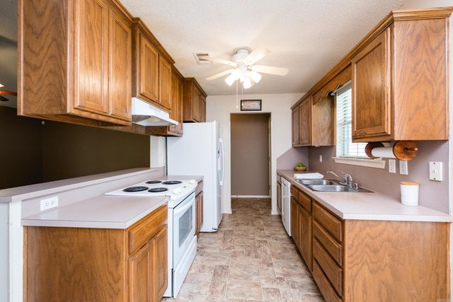 2000 Cherry Creek Circle, Bryant, AR 72022