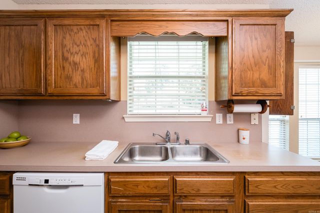 2000 Cherry Creek Circle, Bryant, AR 72022