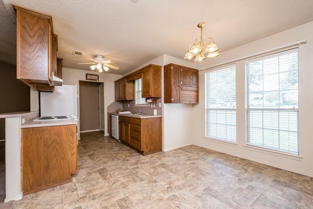 2000 Cherry Creek Circle, Bryant, AR 72022