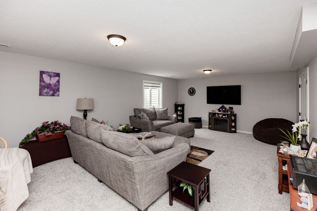 823 NE Maple Street, Bondurant, IA 50073