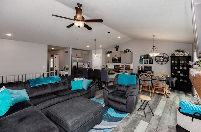 823 NE Maple Street, Bondurant, IA 50073