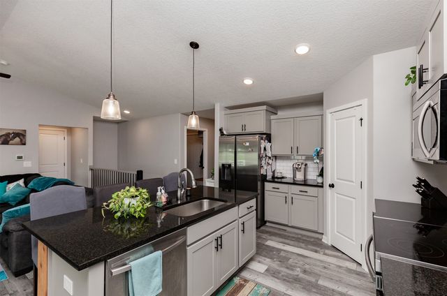 823 NE Maple Street, Bondurant, IA 50073