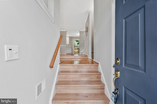 4284 SLEEPY LAKE DR, Fairfax, VA 22033