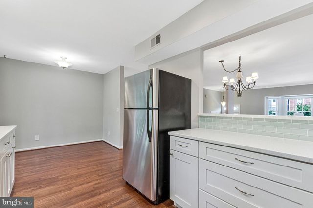 4284 SLEEPY LAKE DR, Fairfax, VA 22033