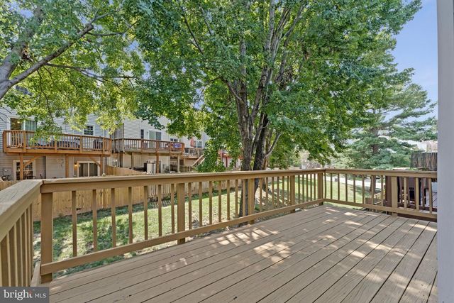 4284 SLEEPY LAKE DR, Fairfax, VA 22033