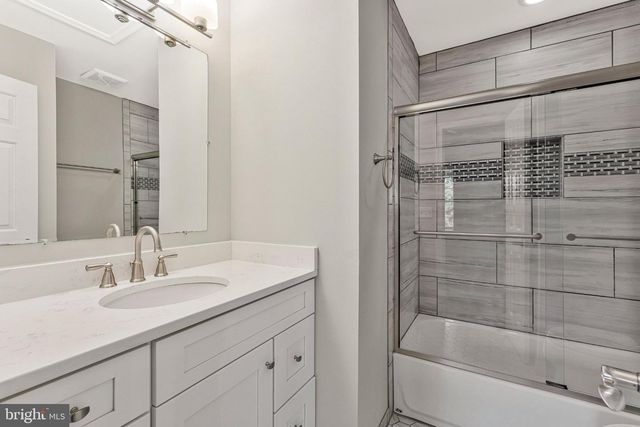 4284 SLEEPY LAKE DR, Fairfax, VA 22033