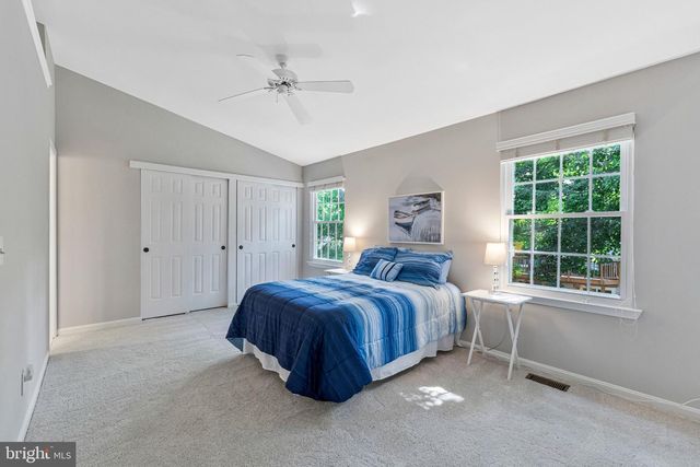 4284 SLEEPY LAKE DR, Fairfax, VA 22033