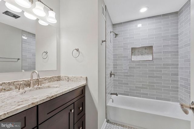 4284 SLEEPY LAKE DR, Fairfax, VA 22033