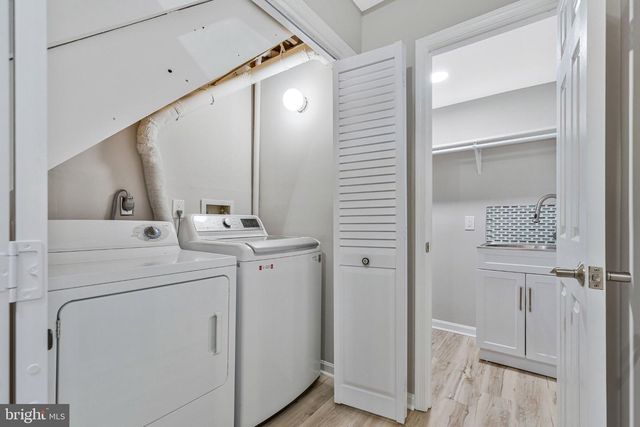 4284 SLEEPY LAKE DR, Fairfax, VA 22033