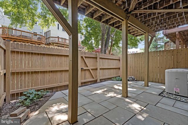4284 SLEEPY LAKE DR, Fairfax, VA 22033