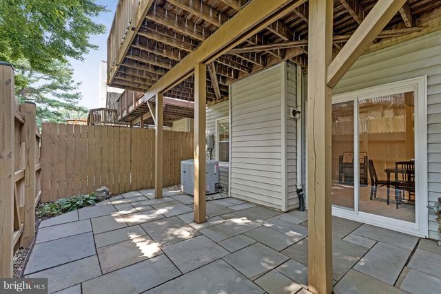 4284 SLEEPY LAKE DR, Fairfax, VA 22033