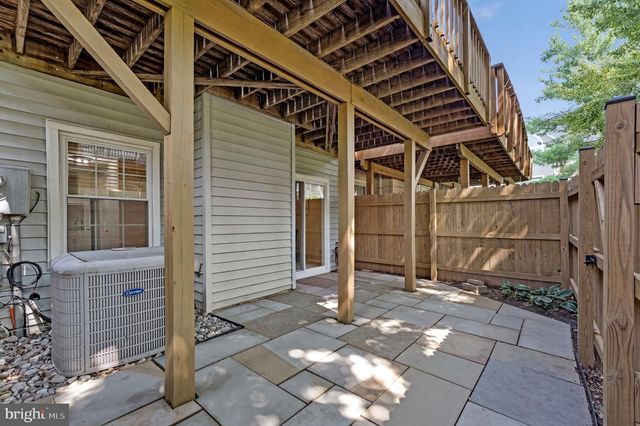 4284 SLEEPY LAKE DR, Fairfax, VA 22033