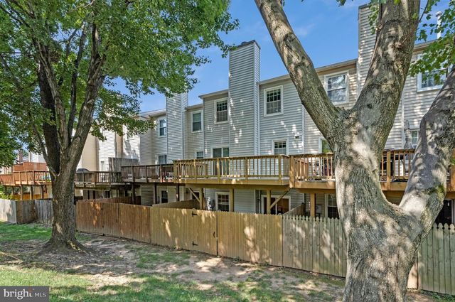 4284 SLEEPY LAKE DR, Fairfax, VA 22033