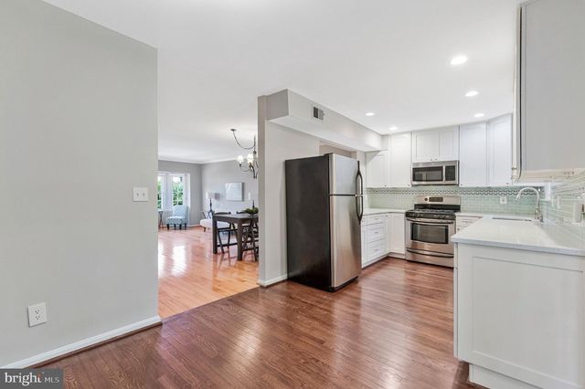 4284 SLEEPY LAKE DR, Fairfax, VA 22033