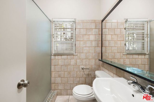 120 S Poinsettia Place, Los Angeles, CA 90036