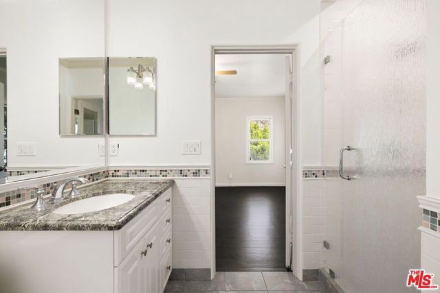 120 S Poinsettia Place, Los Angeles, CA 90036