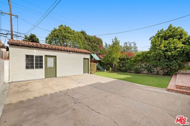 120 S Poinsettia Place, Los Angeles, CA 90036