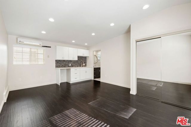 120 S Poinsettia Place, Los Angeles, CA 90036