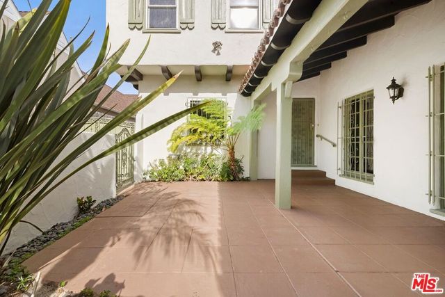 120 S Poinsettia Place, Los Angeles, CA 90036